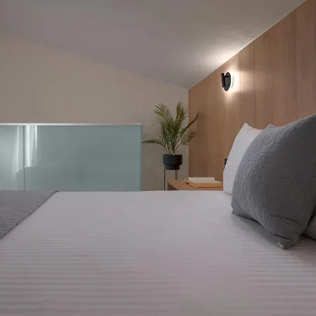 Danae Luxurious Residences- 4 Min Walk From Apartament *