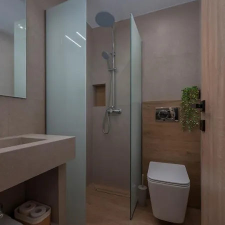 Danae Luxurious Residences- 4 Min Walk From アパート *