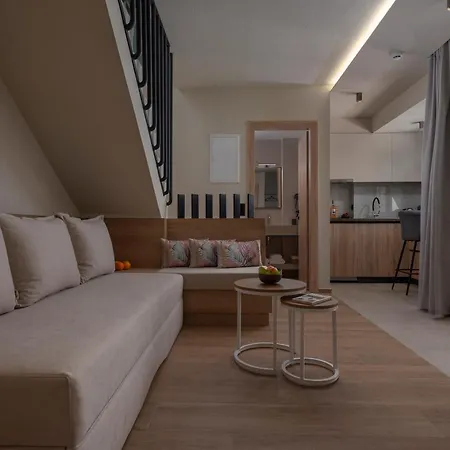 アパート Danae Luxurious Residences- 4 Min Walk From ネア・ムダニア