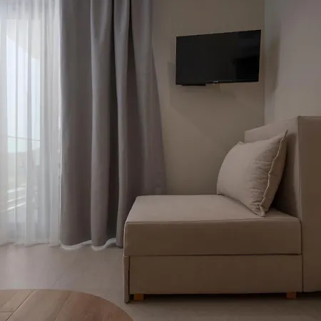 Danae Luxurious Residences- 4 Min Walk From ネア・ムダニア