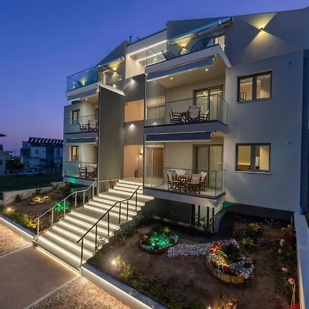 Danae Luxurious Residences- 4 Min Walk From * ネア・ムダニア