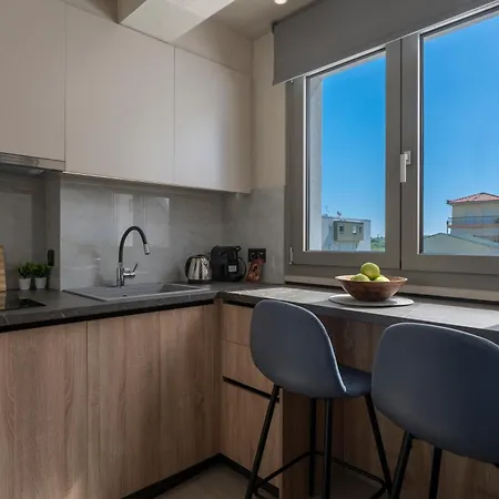 Danae Luxurious Residences- 4 Min Walk From Apartament