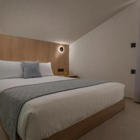 Danae Luxurious Residences- 4 Min Walk From