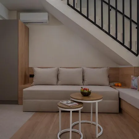 Danae Luxurious Residences- 4 Min Walk From Apartament